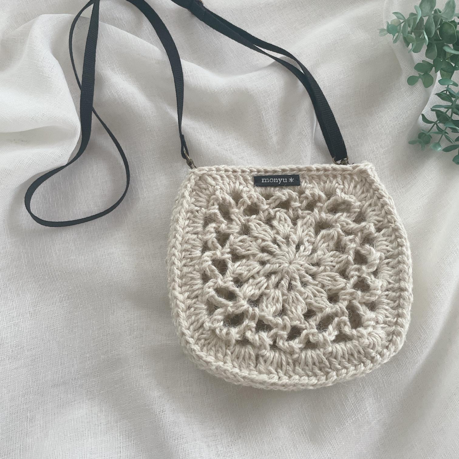 お花モチーフのふっくらかわいい麻紐ポシェット　ホワイト