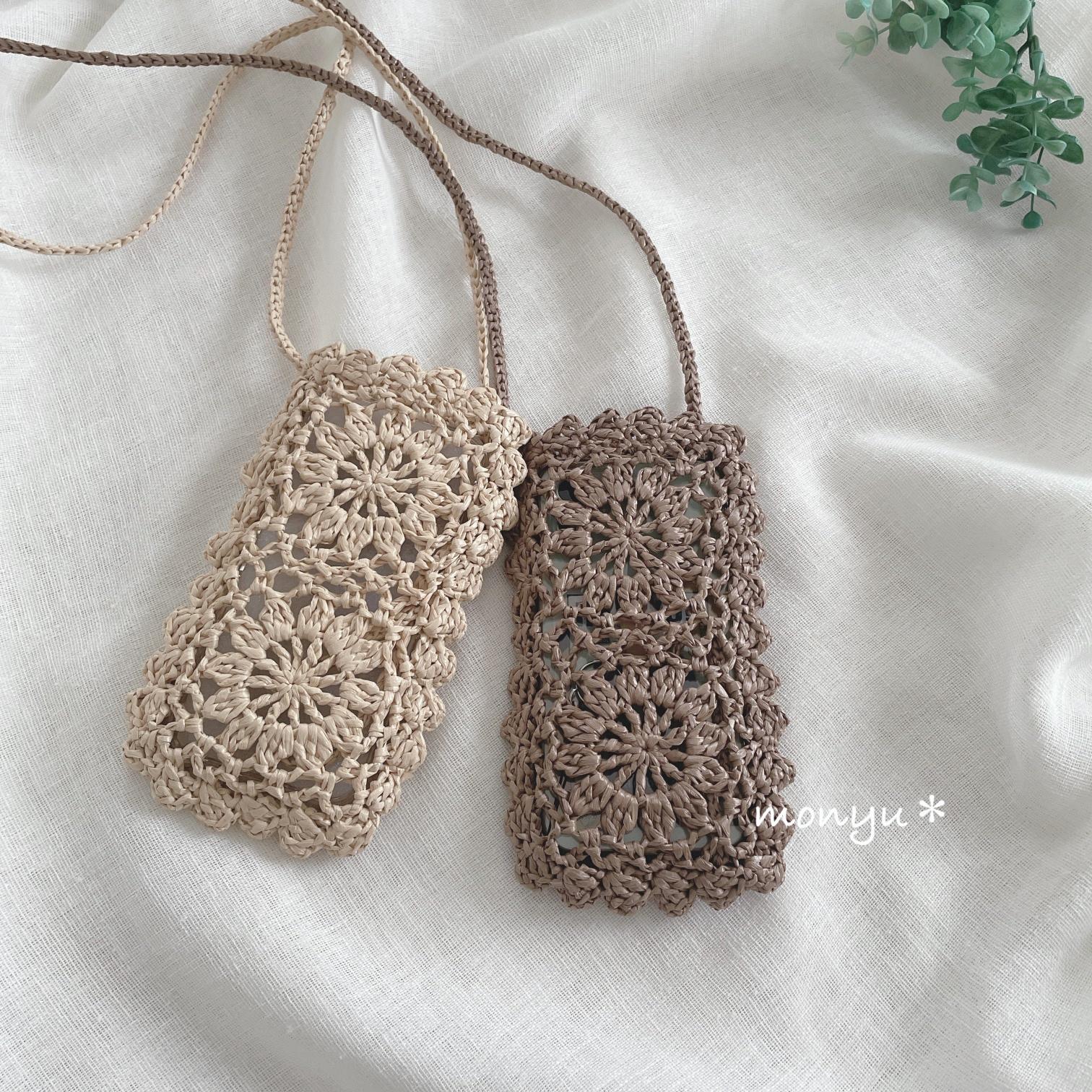 エコアンダリヤの花モチーフのスマホショルダー