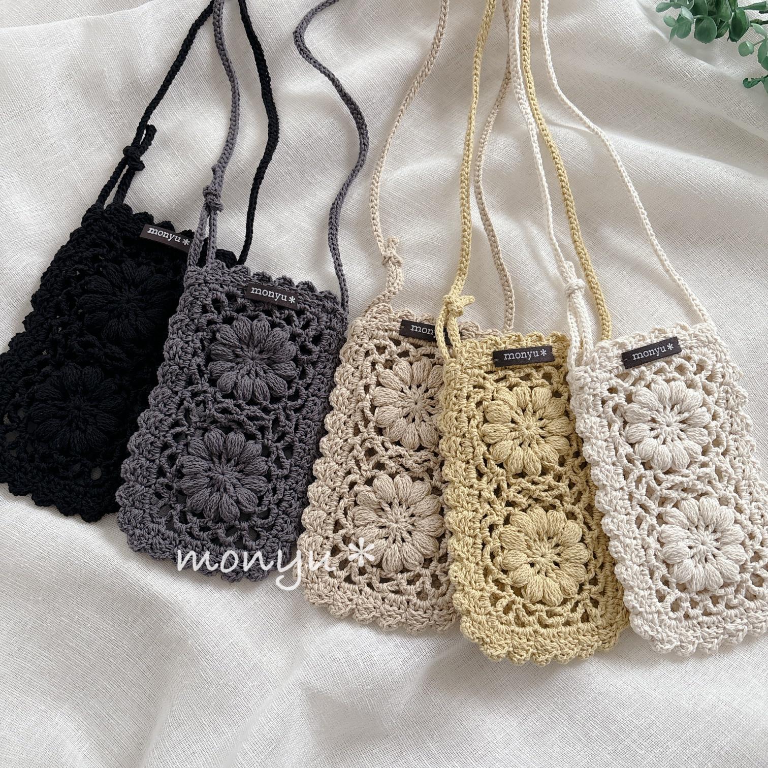 ぷっくり花とフリルのスマホショルダー　cotton