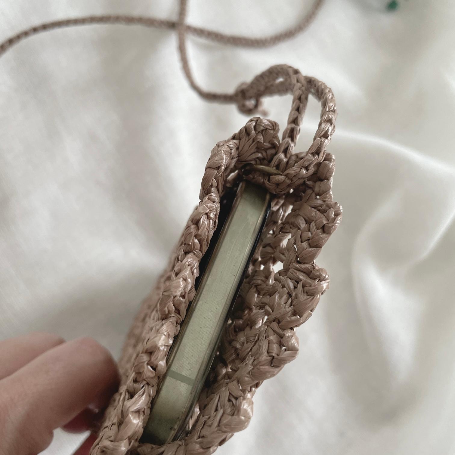 エコアンダリヤの花モチーフのスマホショルダー | 3枚目